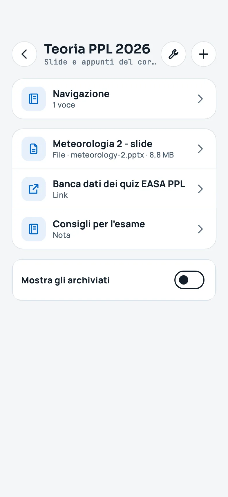 Una cartella di materiale con file, link e note